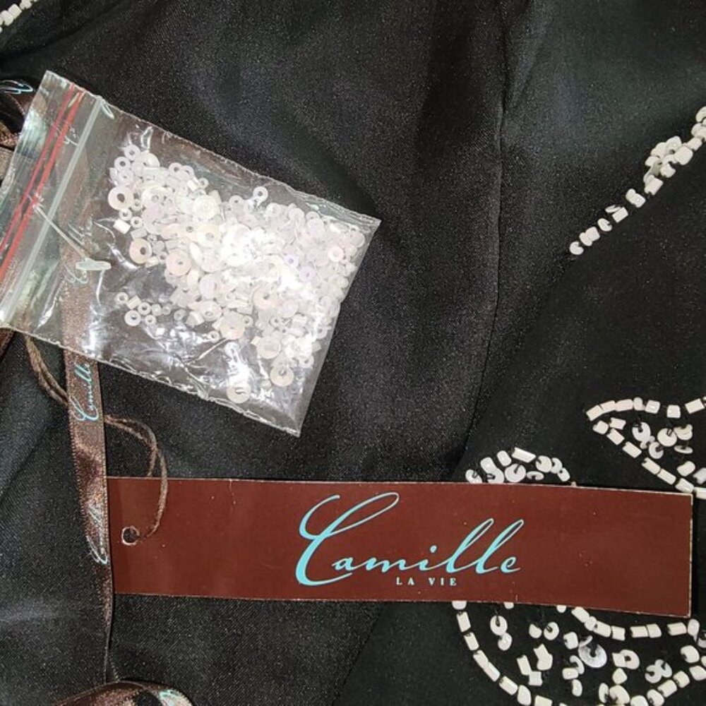 Camille La Vie Beaded Halter Top Black White Scalloped Hem Size M NWT - Picture 5 of 5